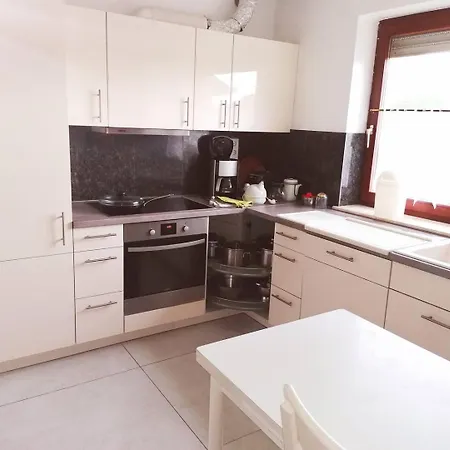 Mit 3 Schlafzimmern In 100 M2 Apartment *